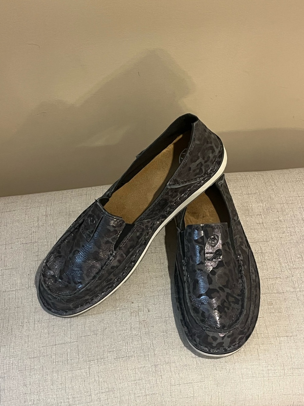 Ariat Metallic Dark Grey Leopard-Print Cruisers Slip-On Loafers, size 9